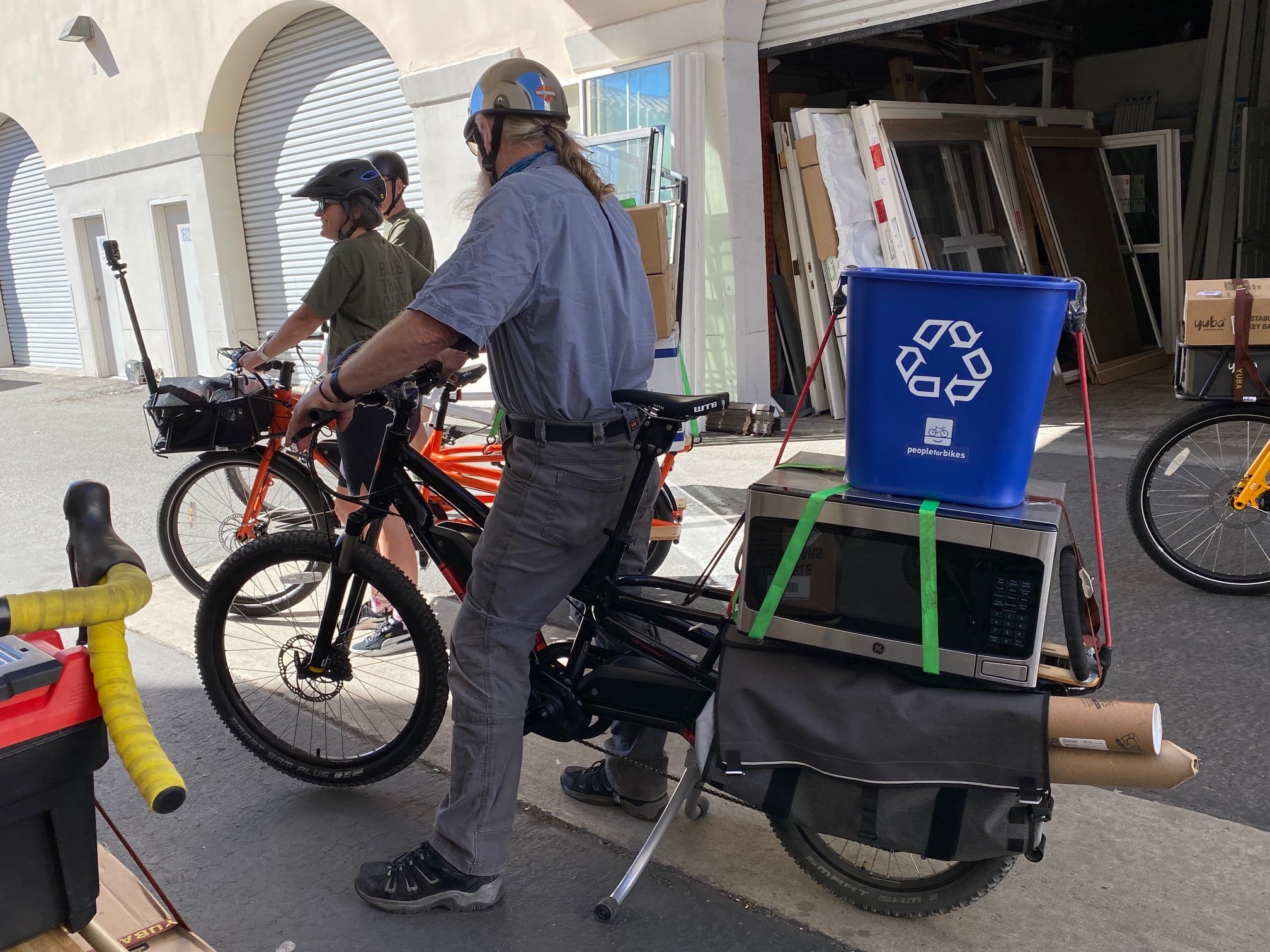 yuba bikes moving day trash can